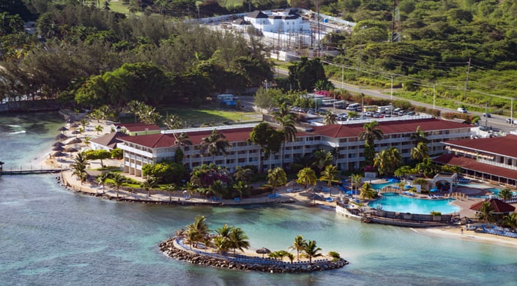 The Holiday Inn Resort In Jamacia Is Very Cheap